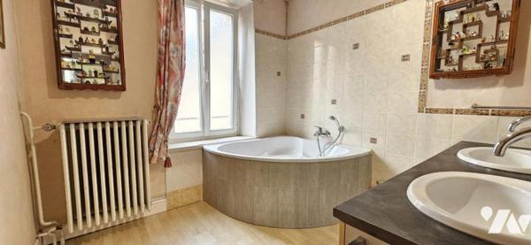 Maison de ville au centre de RAON L'ETAPE