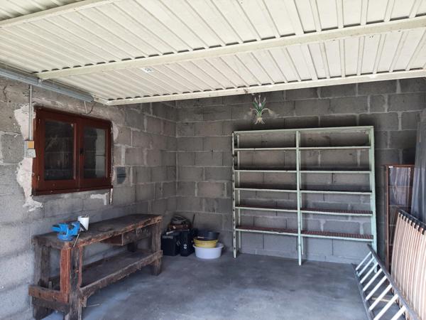 MAISON MITOYENNE SUR 2 NIVEAUX AVEC POTENTIEL D'AGRANDISSEMENT. GARAGES ET DÉPENDANCES