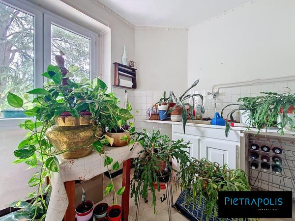 Très grand appartement au dernier étage d'une batisse de caractère