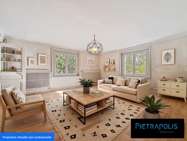 Très grand appartement au dernier étage d'une batisse de caractère