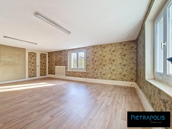 Très grand appartement au dernier étage d'une batisse de caractère