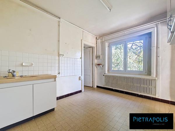 Très grand appartement au dernier étage d'une batisse de caractère