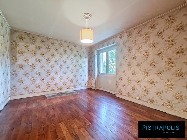 Très grand appartement au dernier étage d'une batisse de caractère
