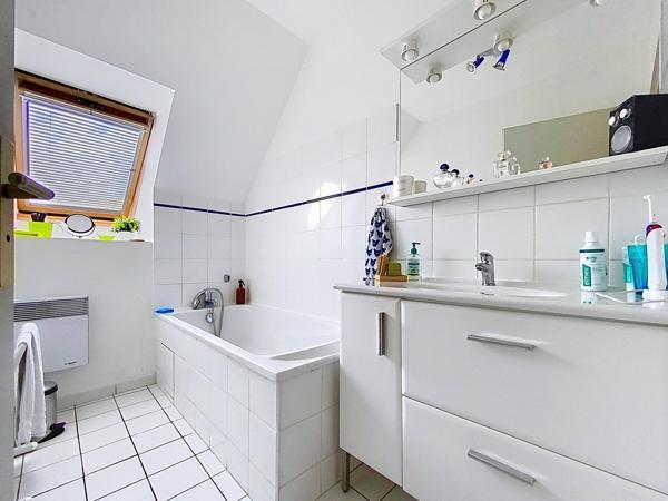 Villa individuelle 4 chambres, bureau, garage 2 voitures LA CHAPELLE D ARMENTIERES