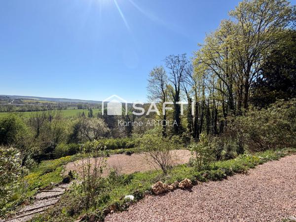 Un cadre de vie unique avec vue dominante, au calme, à quelques minutes de tout.