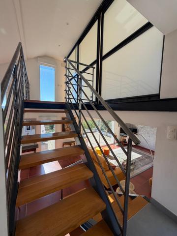 Un cadre de vie unique avec vue dominante, au calme, à quelques minutes de tout.