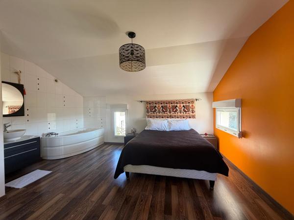 Un cadre de vie unique avec vue dominante, au calme, à quelques minutes de tout.