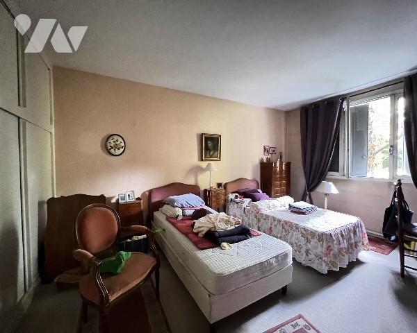 Ecully - T3 de 67,01 m² avec beau balcon dans résidence rénovée avec parking, gardien et tennis.