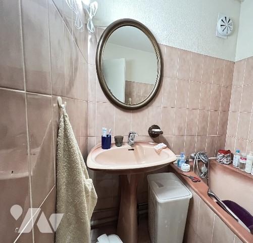 Ecully - T3 de 67,01 m² avec beau balcon dans résidence rénovée avec parking, gardien et tennis.