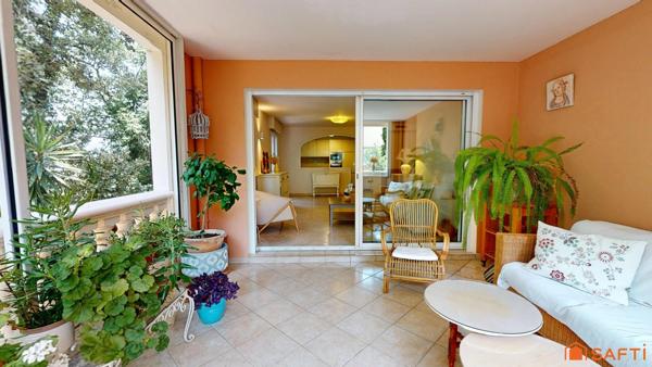 À vendre – Appartement T3 de 80 m² avec terrasse fermée, parking et cave – Proche des plages et du centre-ville