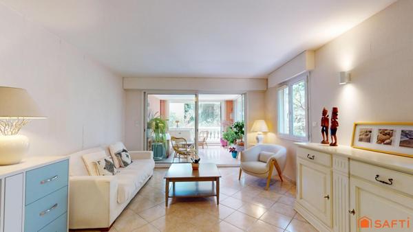 À vendre – Appartement T3 de 80 m² avec terrasse fermée, parking et cave – Proche des plages et du centre-ville
