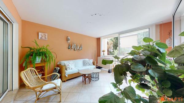 À vendre – Appartement T3 de 80 m² avec terrasse fermée, parking et cave – Proche des plages et du centre-ville