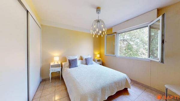 À vendre – Appartement T3 de 80 m² avec terrasse fermée, parking et cave – Proche des plages et du centre-ville