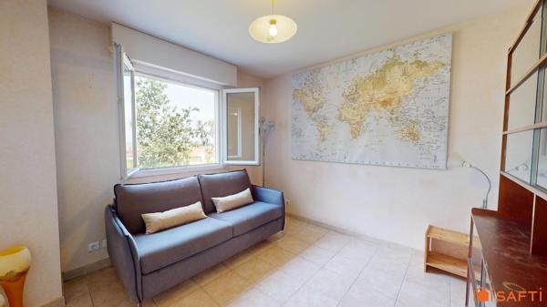À vendre – Appartement T3 de 80 m² avec terrasse fermée, parking et cave – Proche des plages et du centre-ville