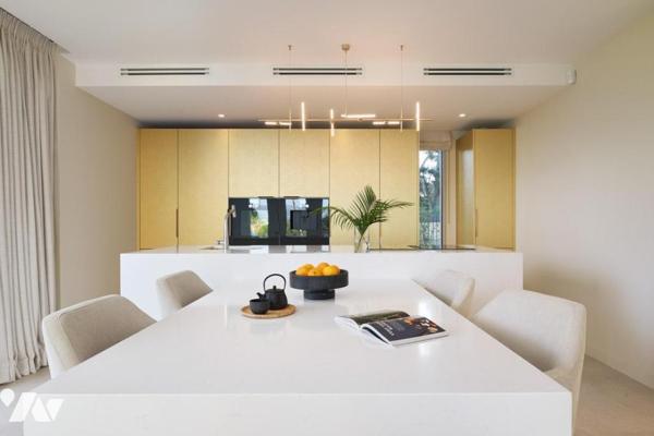 CAP D'ANTIBES - Villa contemporaine dominant la mer