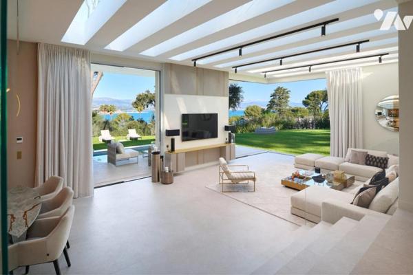 CAP D'ANTIBES - Villa contemporaine dominant la mer