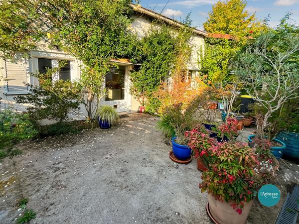Maison de ville avec extérieur au coeur du centre-ville