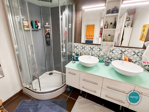 Maison de ville avec extérieur au coeur du centre-ville