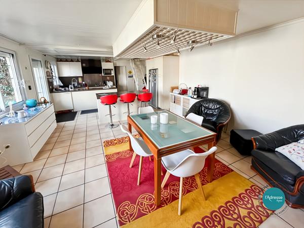 Maison de ville avec extérieur au coeur du centre-ville