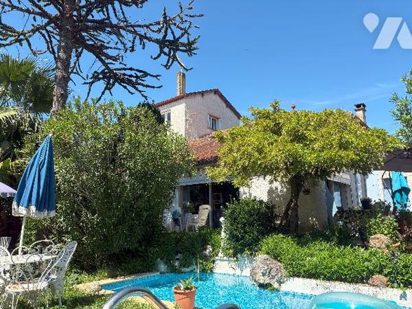 Exclusivité ! Centre ville de Tonneins, maison des années 30 rénovée, jardin, garage, bassin ...