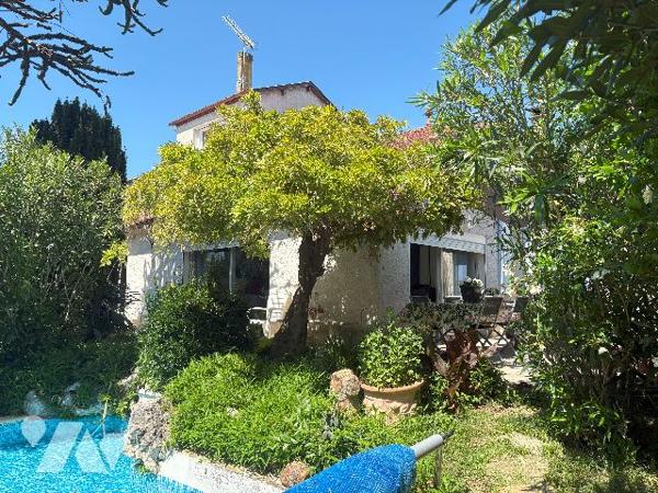 Exclusivité ! Centre ville de Tonneins, maison des années 30 rénovée, jardin, garage, bassin ...