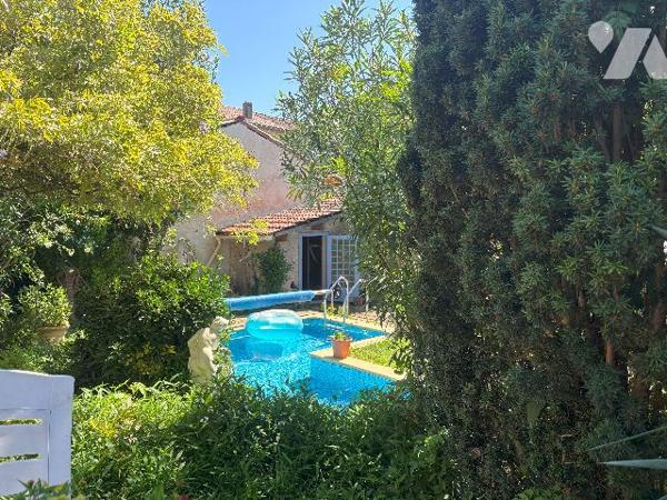 Exclusivité ! Centre ville de Tonneins, maison des années 30 rénovée, jardin, garage, bassin ...