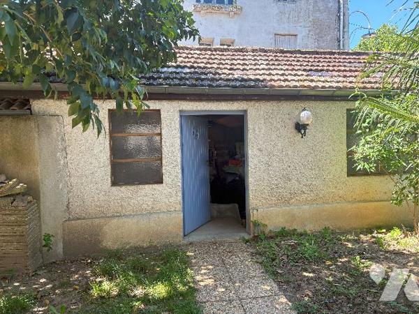 Exclusivité ! Centre ville de Tonneins, maison des années 30 rénovée, jardin, garage, bassin ...