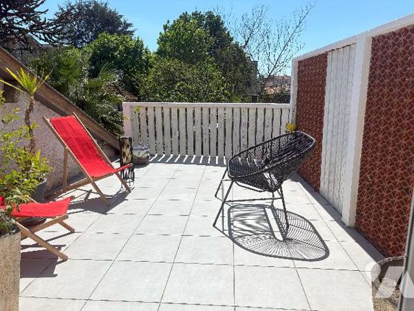 Exclusivité ! Centre ville de Tonneins, maison des années 30 rénovée, jardin, garage, bassin ...