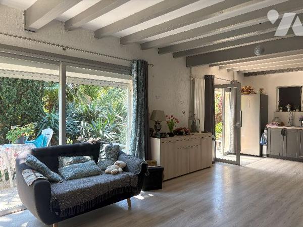 Exclusivité ! Centre ville de Tonneins, maison des années 30 rénovée, jardin, garage, bassin ...