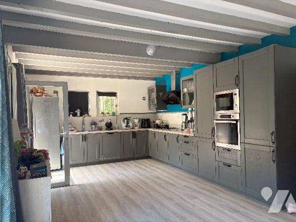 Exclusivité ! Centre ville de Tonneins, maison des années 30 rénovée, jardin, garage, bassin ...