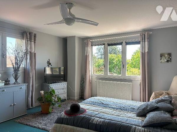 Exclusivité ! Centre ville de Tonneins, maison des années 30 rénovée, jardin, garage, bassin ...