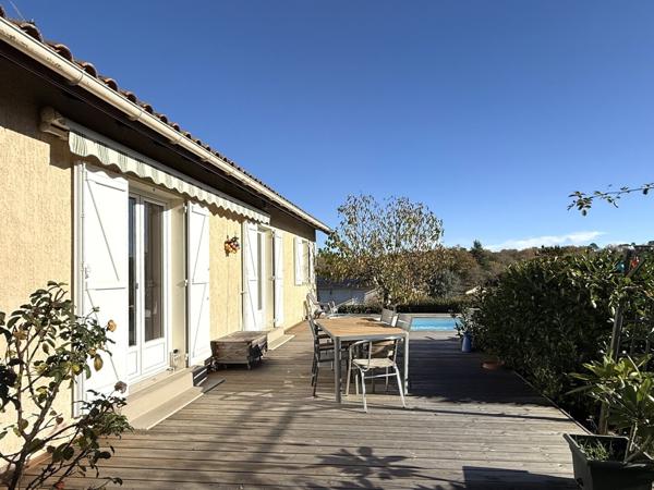 Fonctionnelle et lumineuse maison rénovée.