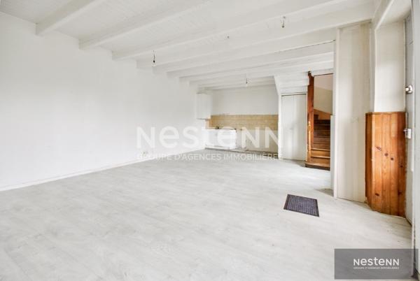 A VENDRE - CENTRE DE QUESSOY - MAISON EN PIERRE