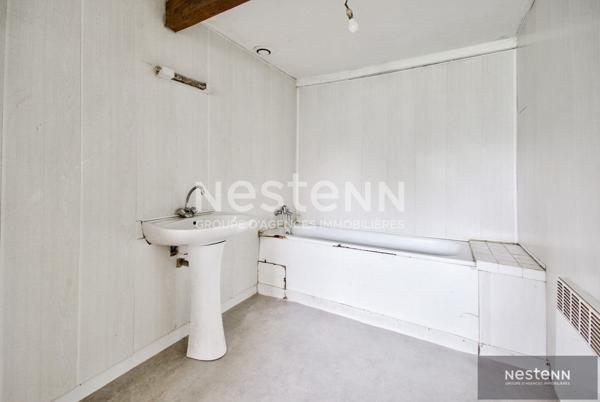 A VENDRE - CENTRE DE QUESSOY - MAISON EN PIERRE