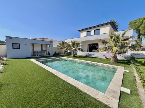 Saint-Geniès-de-Malgoirès (30190) Villa contemporaine 161 m² – Piscine – Pool house – Garage – Terrain 790 m²