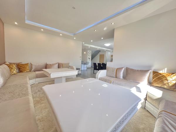 Saint-Geniès-de-Malgoirès (30190) Villa contemporaine 161 m² – Piscine – Pool house – Garage – Terrain 790 m²