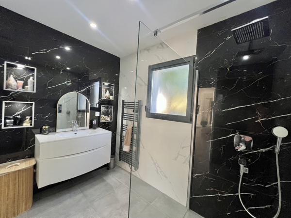 Saint-Geniès-de-Malgoirès (30190) Villa contemporaine 161 m² – Piscine – Pool house – Garage – Terrain 790 m²