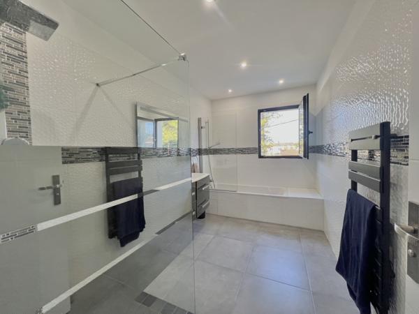 Saint-Geniès-de-Malgoirès (30190) Villa contemporaine 161 m² – Piscine – Pool house – Garage – Terrain 790 m²