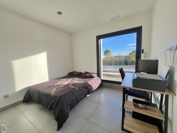 Saint-Geniès-de-Malgoirès (30190) Villa contemporaine 161 m² – Piscine – Pool house – Garage – Terrain 790 m²