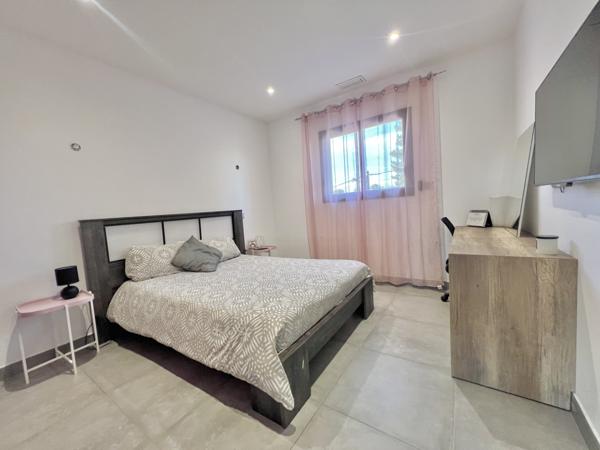 Saint-Geniès-de-Malgoirès (30190) Villa contemporaine 161 m² – Piscine – Pool house – Garage – Terrain 790 m²