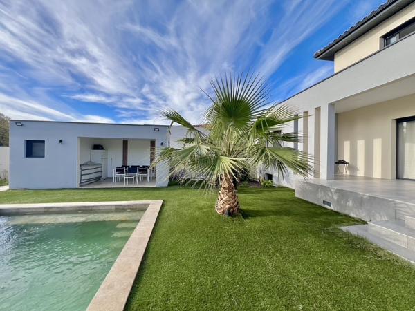 Saint-Geniès-de-Malgoirès (30190) Villa contemporaine 161 m² – Piscine – Pool house – Garage – Terrain 790 m²