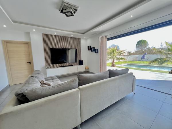 Saint-Geniès-de-Malgoirès (30190) Villa contemporaine 161 m² – Piscine – Pool house – Garage – Terrain 790 m²