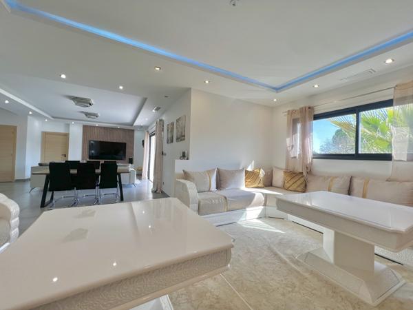 Saint-Geniès-de-Malgoirès (30190) Villa contemporaine 161 m² – Piscine – Pool house – Garage – Terrain 790 m²