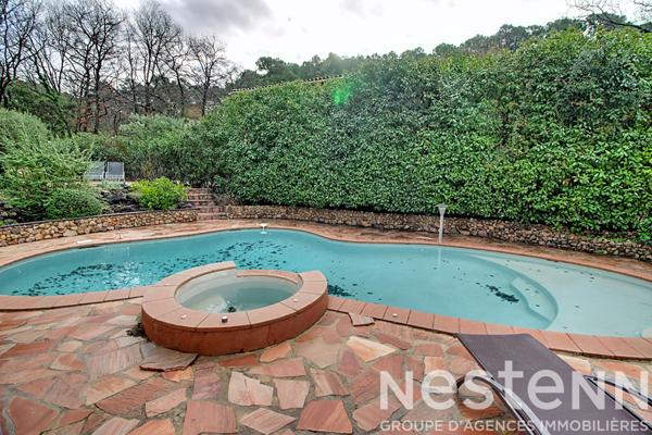 Maison Lorgues T5 de 98m² sur un terrain de 1437m² + piscine forme libre