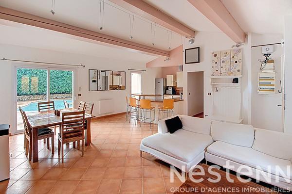 Maison Lorgues T5 de 98m² sur un terrain de 1437m² + piscine forme libre