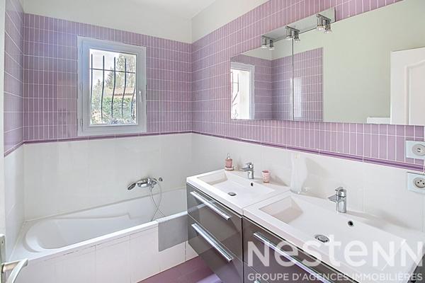 Maison Lorgues T5 de 98m² sur un terrain de 1437m² + piscine forme libre