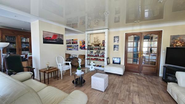 Appartement - 6 pièces - 143 m²