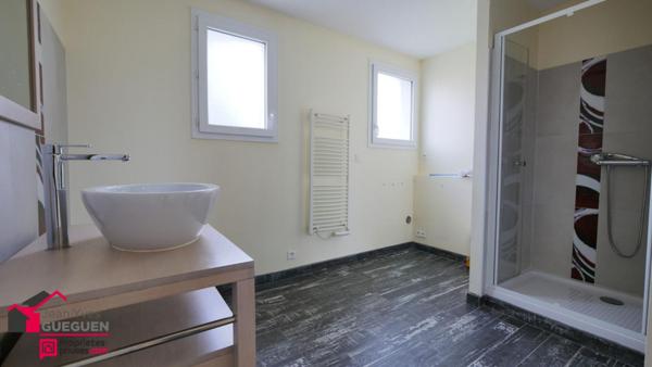 Labège -  Appartement-villa rénové avec goût, lumineux, avec véranda, balcon filant, garage et stationnements