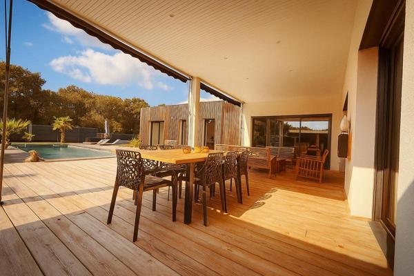 PROPRIETE 8 PIECES 5 CHAMBRES AVEC DEPENDANCE (T2) GARAGE PISCINE 1000M² DE TERRAIN