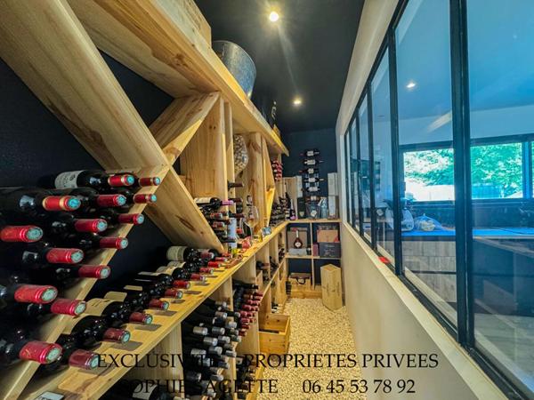 PROPRIETE 8 PIECES 5 CHAMBRES AVEC DEPENDANCE (T2) GARAGE PISCINE 1000M² DE TERRAIN